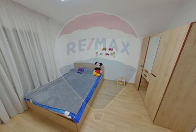 Casă individuală cu 6 camere cu Teren 1359 Mp în Est - 8