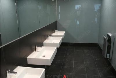 Spațiu comercial, în Eroii Revoluției - 7