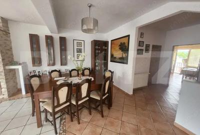 Casă cu 6 camere cu Teren 241 Mp în Central - 16