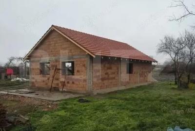 Casă cu Teren 1500 Mp în Tormac