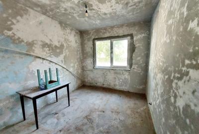 Apartament 3 camere, etaj 1, la doi pași de strada principală, în Micro 40 - 2