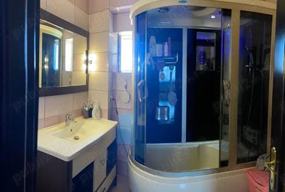 Apartament de vanzare 3 camere Piata Neam? zona 1 mai - 8