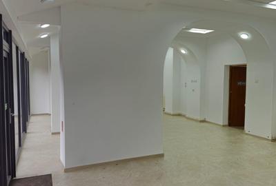 Spațiu comercial, de 100 mp, în Central - 13