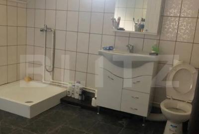 Casă cu 5 camere cu Teren 1732 Mp în Găești - 1