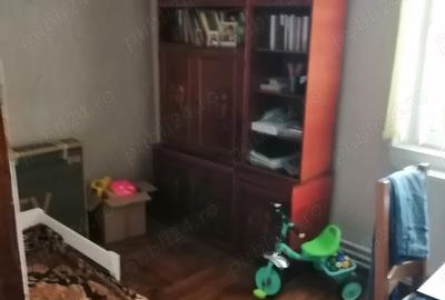 Apartament cu 4 camere decomandat în Găești - 10