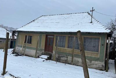 Casă cu 3 camere cu Teren 80 Mp în Central - 1