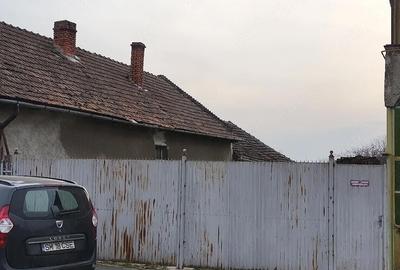 Casă cu Teren 1886 Mp în Central