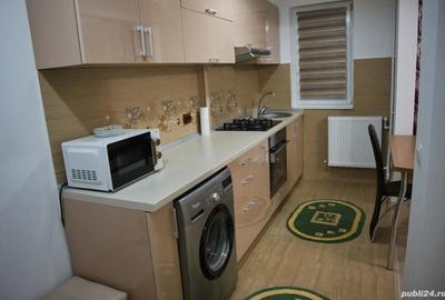 Apartament cu 3 camere semidecomandat în Central - 1