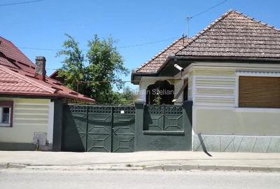 Casă cu 5 camere cu Teren 1350 Mp în Exterior Vest