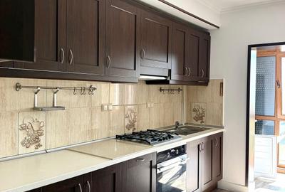 Apartament cu 2 camere decomandat în Mogoșoaia
