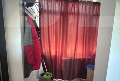 Vand apartament in cartier de case - 2