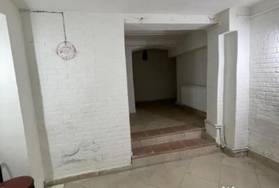 Spațiu comercial, de 104 mp, în Central - 8