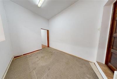 Spațiu comercial, de 81 mp, în Central - 3