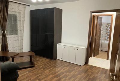 Apartament cu 2 camere semidecomandat, mobilat în Central