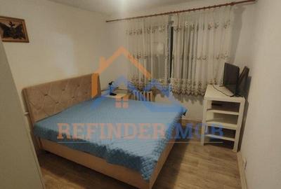Apartament cu 3 camere decomandat, mobilat în Mărgeanului