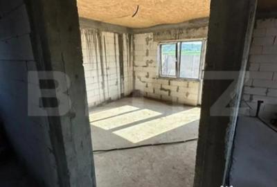 Casă cu 4 camere cu Teren 400 Mp în Bariera Vâlcii