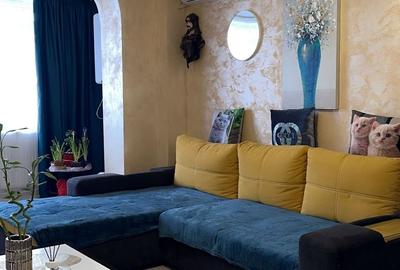 Apartament cu 3 camere semidecomandat în Micro 17