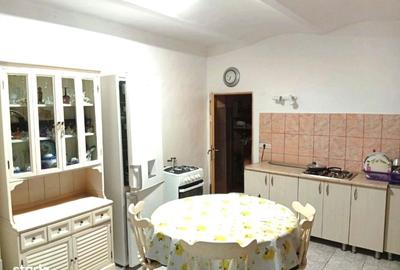 Casă cu 6 camere cu Teren 2880 Mp în Șagu - 11