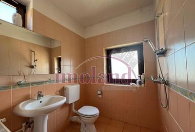 Casă cu 15 camere cu Teren 840 Mp în Jiului - 1