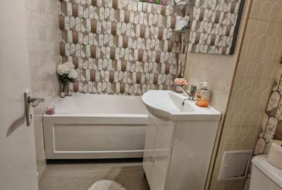 Apartament cu 2 camere semidecomandat în Craiovei