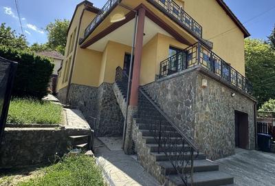Casă cu 5 camere cu Teren 383 Mp în Central - 1