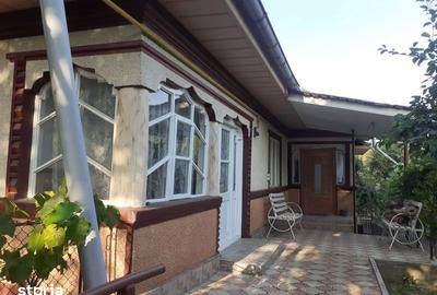Casă cu 3 camere cu Teren 85 Mp în Central - 1