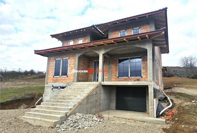 CASA LA ROSU CU PANORAMA INCREDIBLIA SI TEREN GENEROS IN ZON - 2