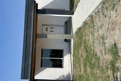 Casă cu 3 camere în Corbu - 1