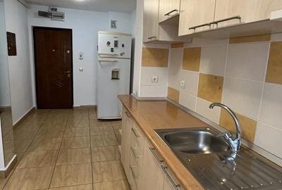 Apartament cu 3 camere semidecomandat în Central - 1