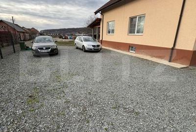 Casă cu 4 camere cu Teren 2000 Mp în Central - 2