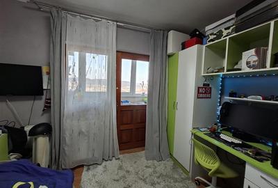 Apartament cu 3 camere decomandat, mobilat în Vasile Aaron - 12
