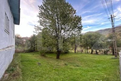 Casă cu 4 camere cu Teren 2000 Mp în Central - 9