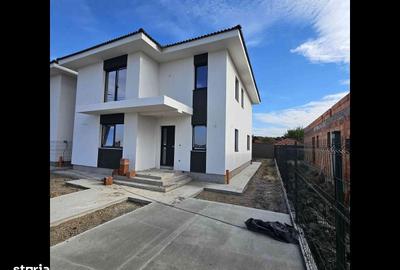 Casă cu 4 camere cu Teren 360 Mp în Sânmartin - 1