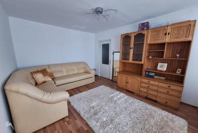 Apartament cu 2 camere decomandat, mobilat în Casa de Cultură