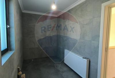 Casă cu 4 camere cu Teren 321 Mp în Port - 14