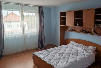 Casă cu 5 camere cu Teren 500 Mp în Central - 3