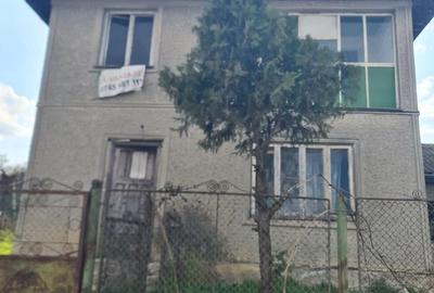 Casă cu Teren 1300 Mp în Probota - 1