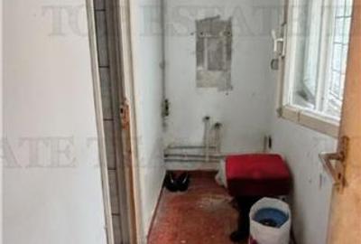 Casa cu 3 camere, garaj si 325mp teren, demolabila, cu toate utilitatile, in Mil - 17