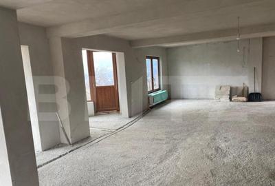 Casă cu 5 camere cu Teren 7100 Mp în Central - 2