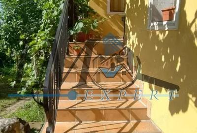 Casă individuală cu 3 camere cu Canalizare în Central - 2