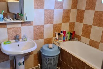 Casă cu 6 camere cu Teren 1400 Mp în Central