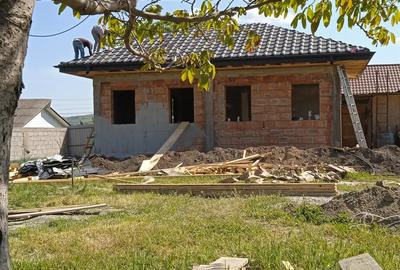 Teren cu casa in constructie - 2