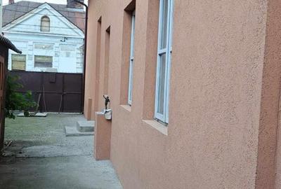 Casă cu 4 camere în Roman - 3