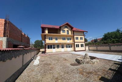 Casă cu 12 camere cu Teren 1652 Mp în Primăverii - 9