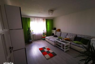 Apartament cu 3 camere în Nerva Traian