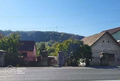Casa cu 3 corpuri de cladire, localitatea Lipova
