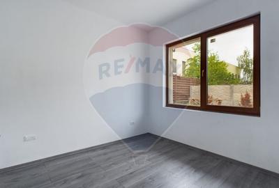 Casă cu 5 camere cu Teren 1000 Mp în Ostratu - 10
