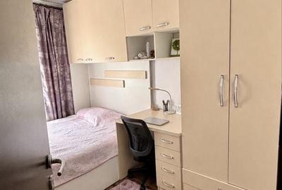 Apartament cu 3 camere semidecomandat în Craiovița Nouă - 2