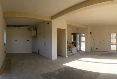 Casă cu 4 camere cu Teren 235 Mp în Central - 10