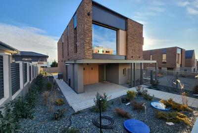 Casă individuală cu 5 camere cu Canalizare în Miroslava